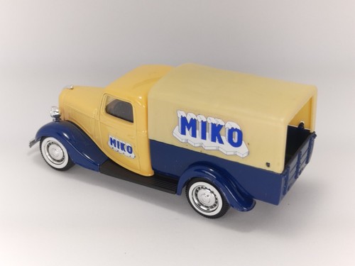 Classic Motoring 1936 Ford V8 Pickup Truck 1/43 Scale Diecast Diorama Model - Picture 2 of 4