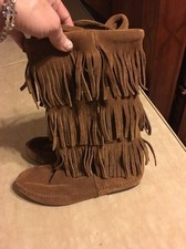 Minnetonka MOCCASINS, 9 BROWN WITH 3 Rows Of Fringe