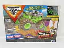 Monster Jam Monster Dirt Deluxe Set Playset Grave Digger Kinetic Sand