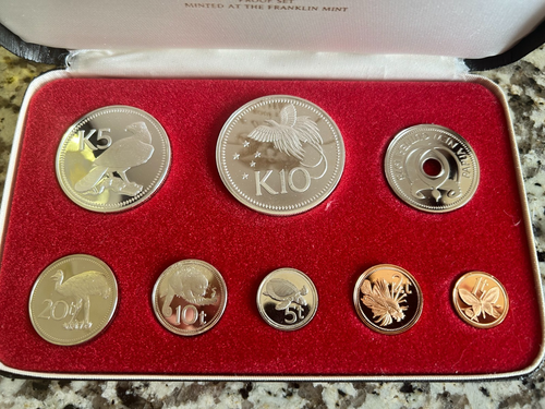 Papua New Guinea's First Coinage, 1975, 8-coin Proof Set, w/ 2 coins of silver - Picture 3 of 6