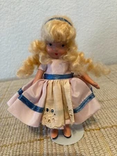 #125 Alice Through the Looking Glass Frozen Leg Nancy Ann Storybook Dolls