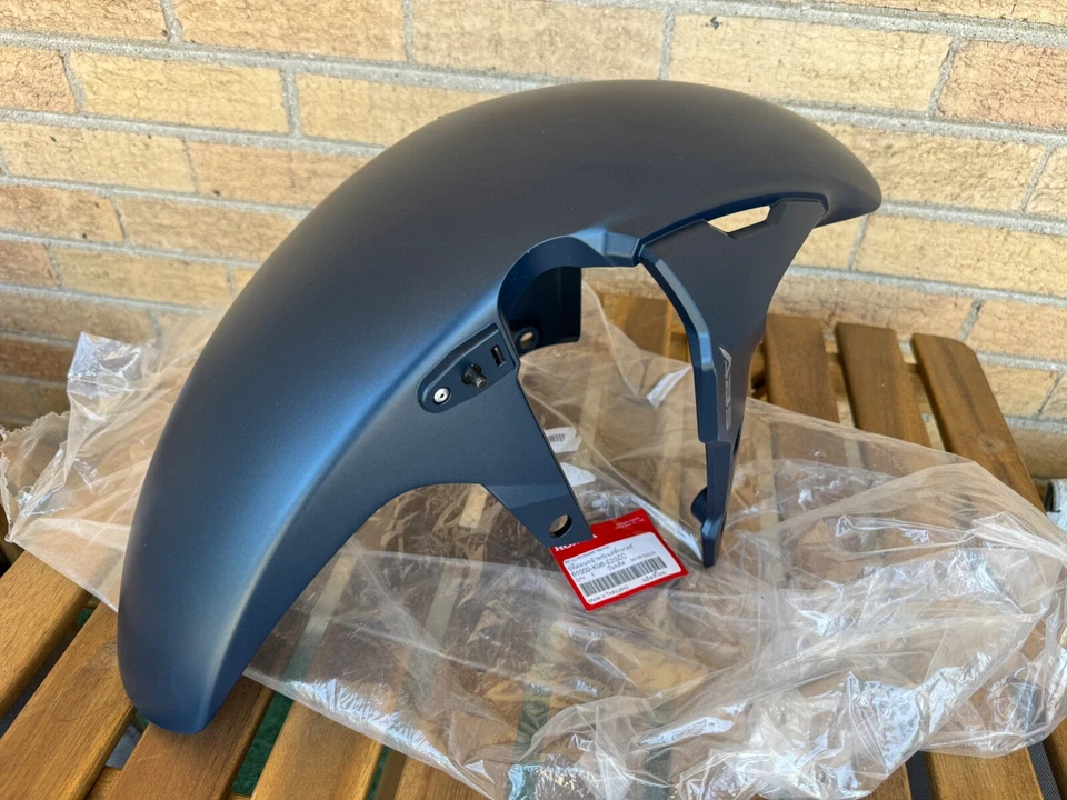 Guardabarros delantero genuino Honda CBF125NA/CB125RA 2021 (61000K98E20ZC) Foto 4 de 4