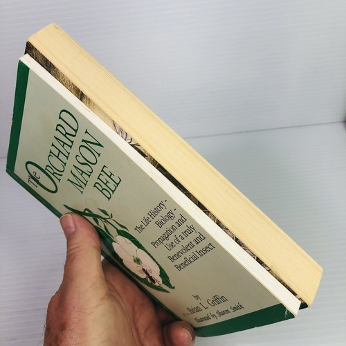 2 Lot Beekeeping The Orchard Mason Bee; Robbing The Bees 1ST ED - Picture 11 of 13