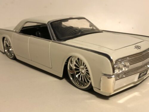 JADA BTK 1963 LINCOLN BIANCO CONTINENTALE CON ANTE POSTERIORI 1:24 NUOVO SENZA SCATOLA - Foto 3 di 10