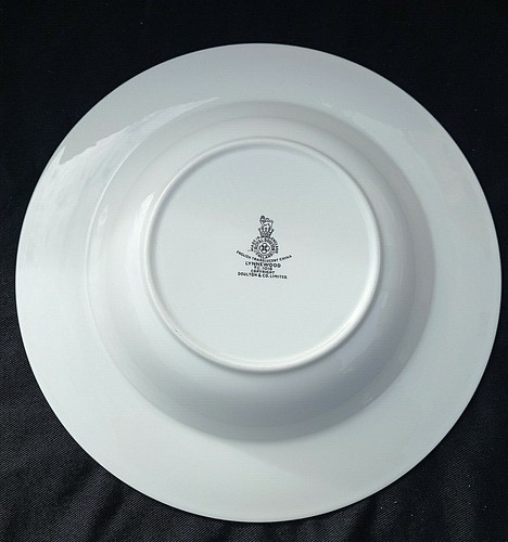 Royal Doulton LYNNEWOOD Rimmed Soup plate. Diameter 9 1/ 8 inches - Picture 2 of 2