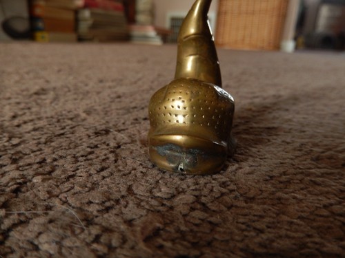 Estatuilla de pez miniatura vintage de latón con cola - Imagen 6 de 17