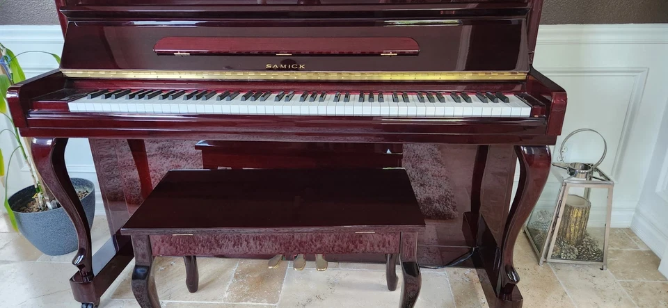 Piano Samick usado. - Imagem 3 de 4