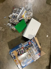 LEGO CREATOR: Assembly Square (10255) - missing part