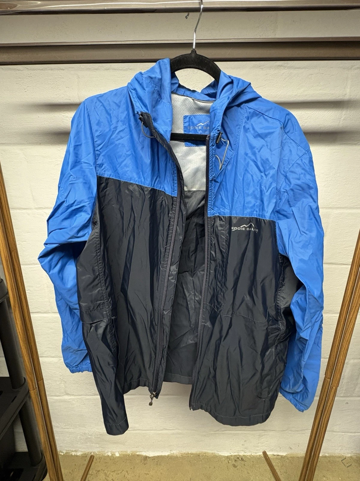 Eddie Bauer Men's Hooded Windbreaker Jacket Full Zip Light Weight Packable L