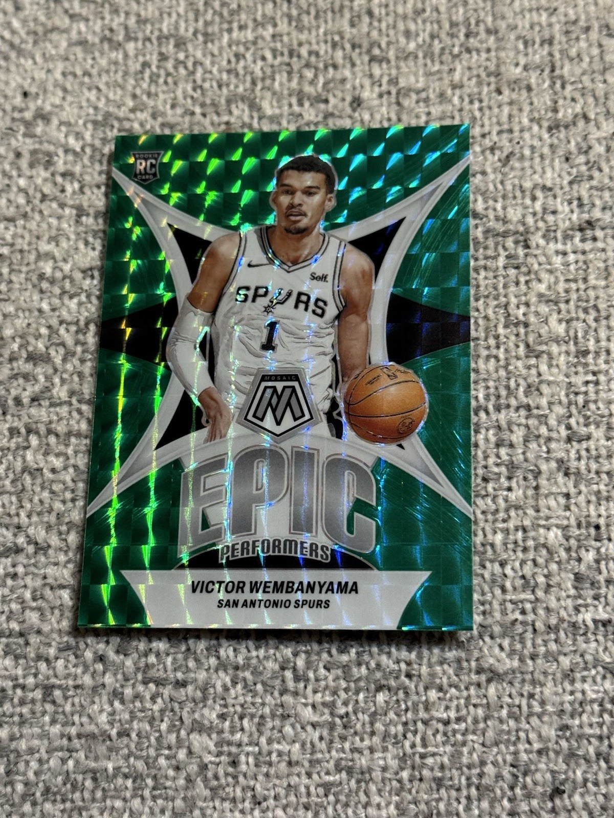 2023-24 Panini Mosaic Victor Wembanyama #12 RC Epic Performers Green