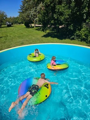 Aquarian IPoolGo Round Above Ground Pool w/ Pump and Ladder