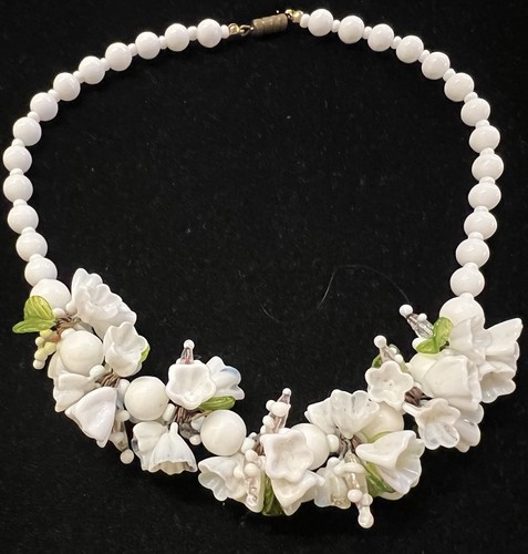Vint. 17.5" Handcrafted White Venetian Murano Glass Bead & Flowers Necklace-766 - Picture 6 of 6