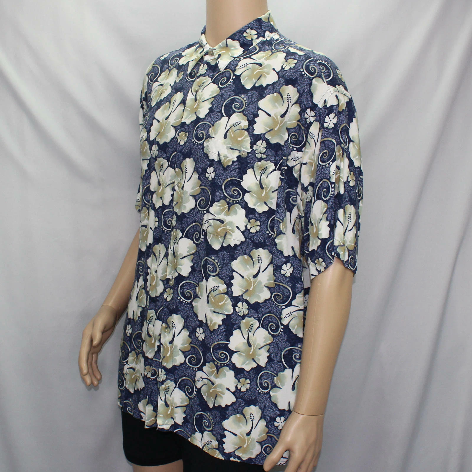 Pierre Cardin Men's XL Blue Floral Hawaiian Shirt