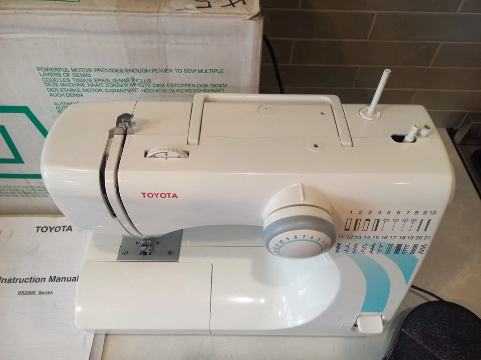 Toyota  Sewing Machine - RS2000 STF17 Tested In Good Working Order / With Box — 第 4/4 张图片