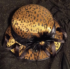 Giovannio Women's Gold/Black Satin Leopard Cloche Hat Bow Feather One Size
