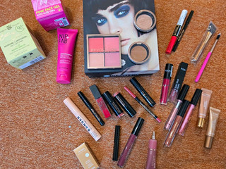 Revolution Make up Set/Konvolut: Blush Lidschatten Lipgloss Masam Maybelline