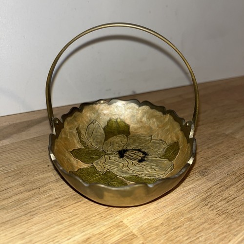 Vide Poche Forme Petit Panier En Laiton Émaillé Décor Floral Fleur Vintage - Picture 3 of 9