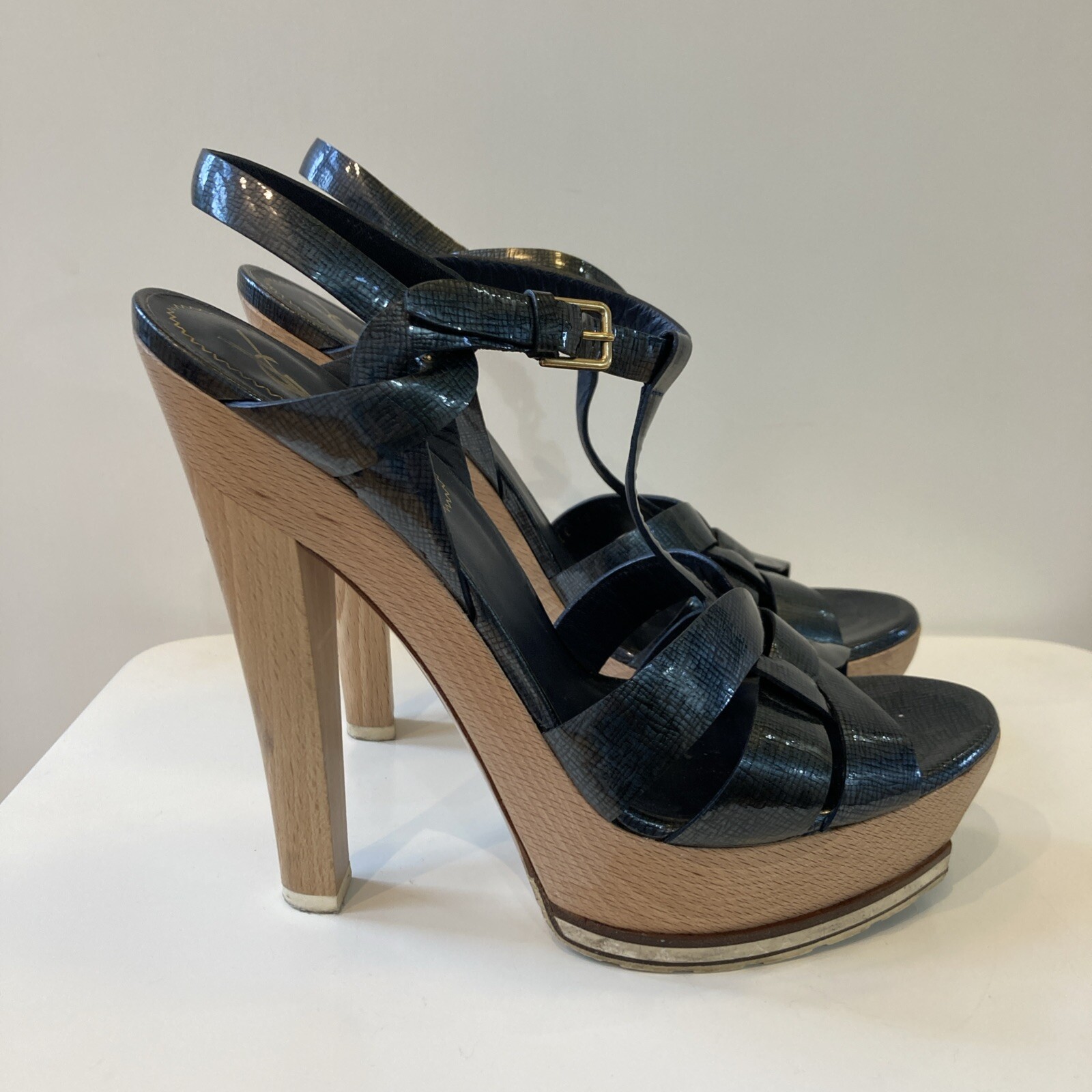 Sandali Yves Saint Laurent Tribute Platform YSL Saint Laurent sandalo tacchi