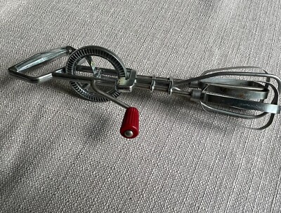 Vintage ~ Edelstahl Hand Schneebesen Mixer Eierschläger mit rotem Griff 