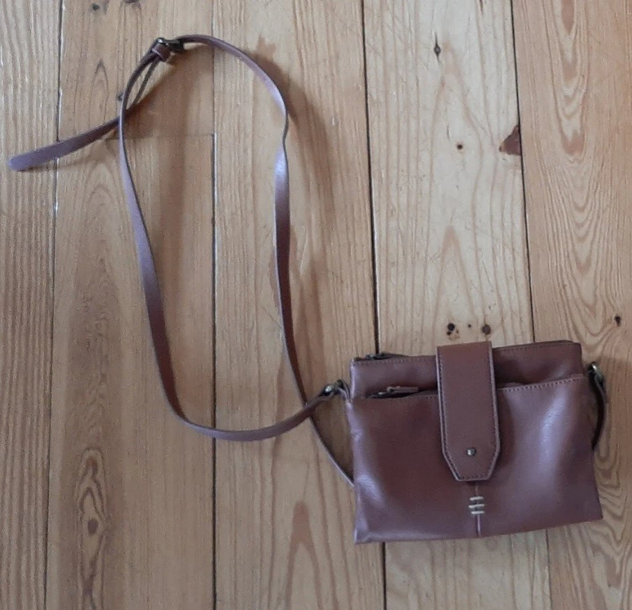 Lucky Brand Faux Leather purse. Excellent Shape. - Image 4 of 4