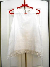 MAX STUDIO---WHITE SLEEVELESS EYELET LACE TOP--SMALL