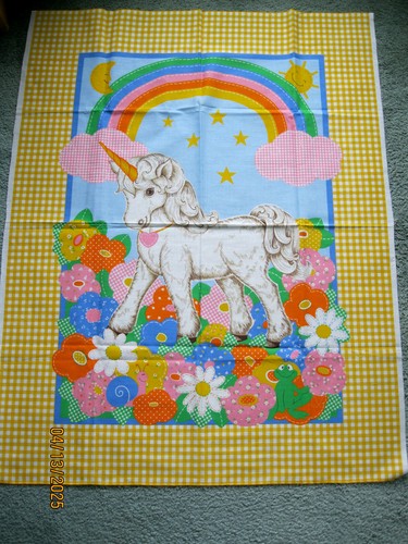 Kleine Steppdecke oder Wandbehang Stoffpaneel - Einhorn und Regenbogen