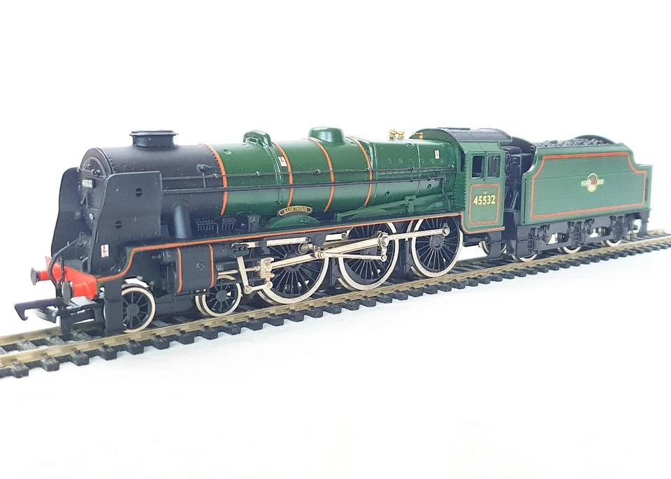 Mainline OO British Railways Rebuilt PATRIOT Class ILLUSTRIOUS Steam Locomotive - Image 3 of 4