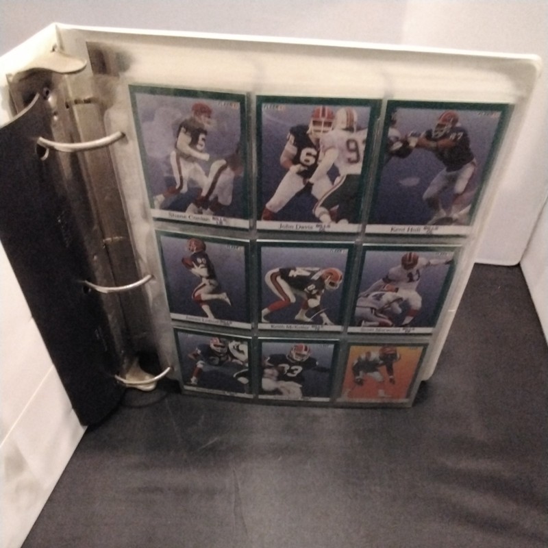 Binder Collection of Football Cards 1991 Fleer