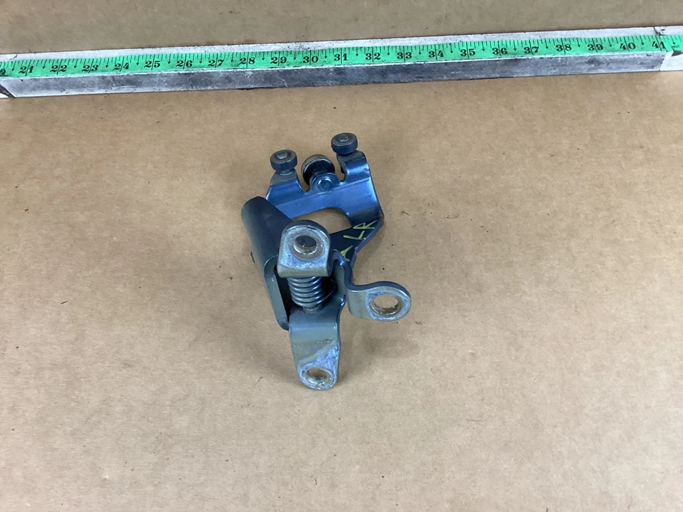 2011-2020 Toyota Sienna Rear Left Side Sliding Door Center Roller Hinge OEM - Image 2 of 4