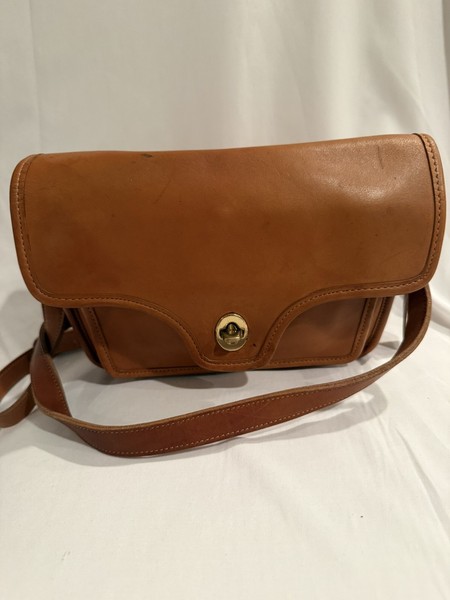 Vintage Coach Kent Crossbody Bag Purse British Tan Luxury Leather USA Style