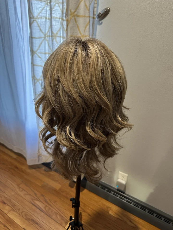 Peluca sintética frontal de encaje Jon Renau Ignite Foto 4 de 4