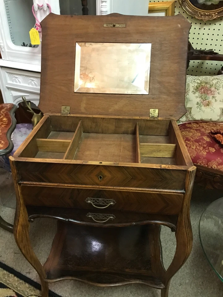 Antiguo armario de madera para joyería de piso/pecho gabinete mesa auxiliar con detalles laterales Foto 2 de 4