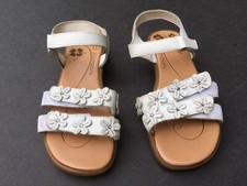 White Leather Sandals Sweet Summer Xhilaration Big Girls Size 2 with Flowers