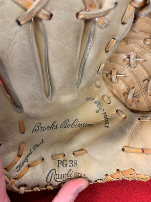 Lefty 1960-70s Vintage Brooks Robinson Rawlings PG38 Baseball