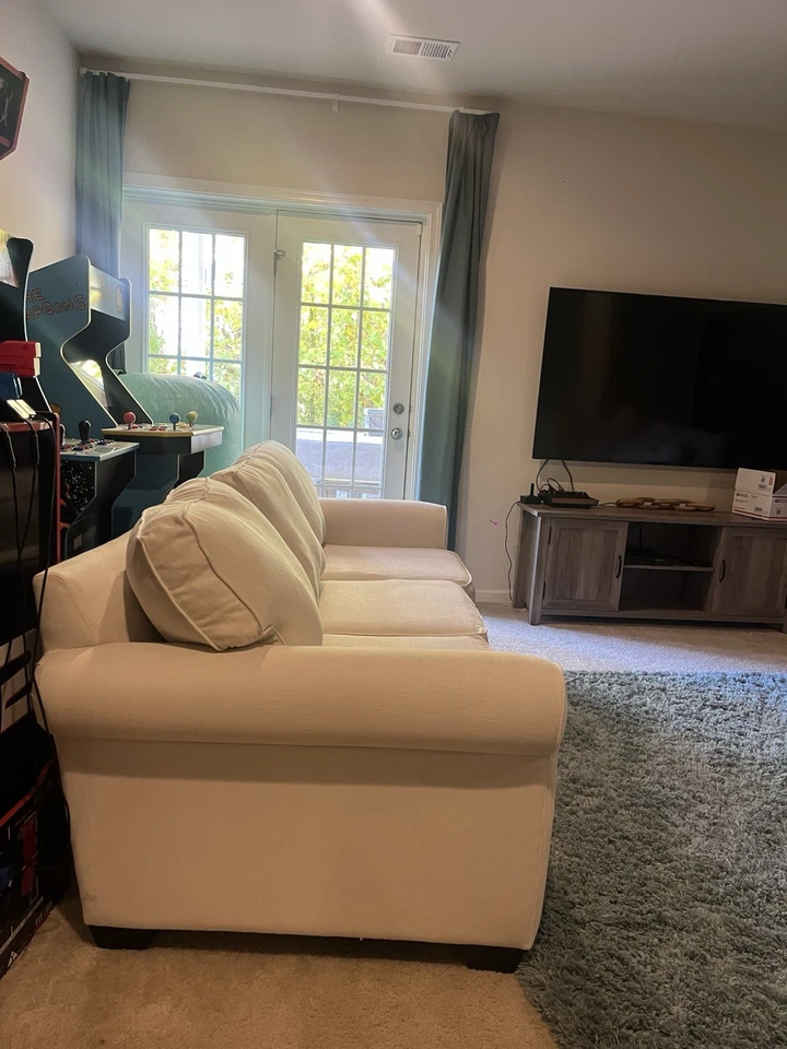 Sofá de salón Pottery Barn blanco Buchanan con brazo enrollable Foto 2 de 4