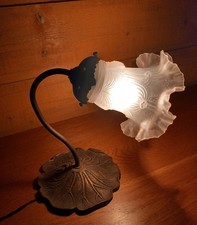 Ancienne Lampe à poser- Art Nouveau- Pied  en bronze - Tulipe en verre