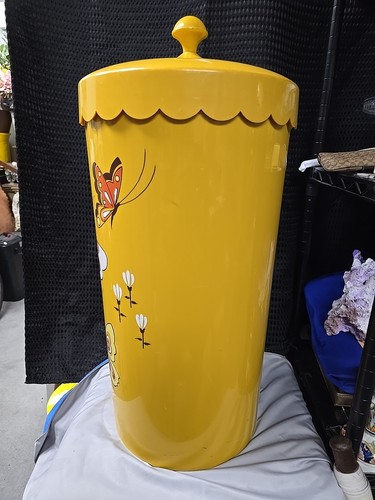 Vtg. MCM 60's Plastic Laundry Clothes Hamper Lid Butterfly Round Retro Yellow - Picture 4 of 12