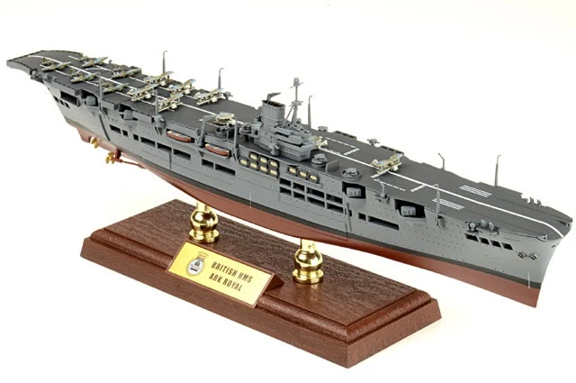 861009A Forces of Valor Ark Royal-class Aircraft Carrier 1/700 Model HMS Ark - Image 2 of 2
