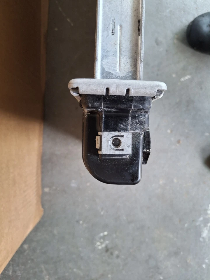 ACDelco 21404 - GM Original Equipment Engine Coolant Radiator Cadillac  - Image 3 of 4