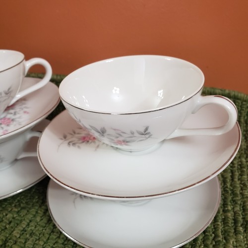 19 Pc. Bristol Pink Rose Fine China 8 Dinner Plates, 1 Vegetable Bowl, 6 Saucers - Picture 5 of 10