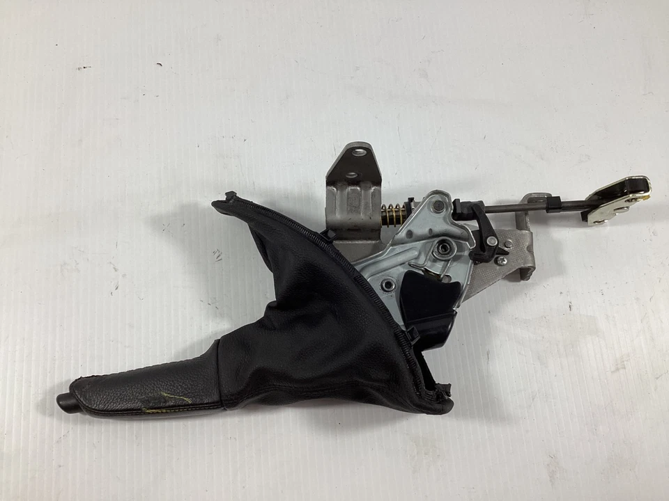 BMW 328I xDrive 2009-2011 manija de freno de estacionamiento de emergencia freno de mano 6764924 OEM. Foto 2 de 4