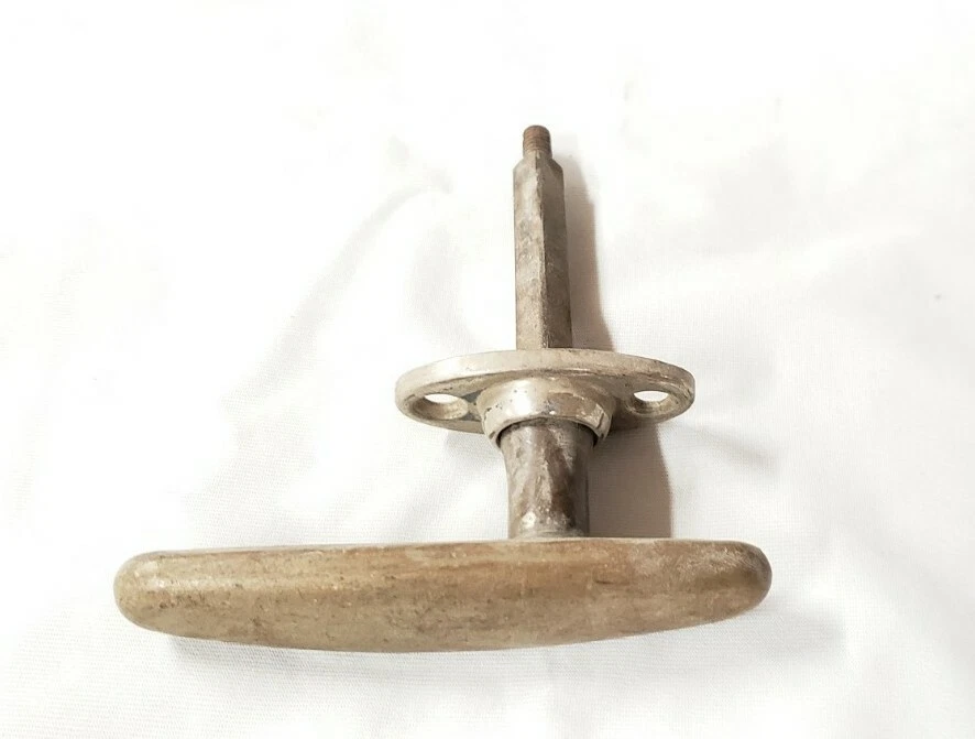 Лот из 9 внешних дверных ручек 1920-х 1930-х годов для модели Ford T/A - Изображение 4 из 4