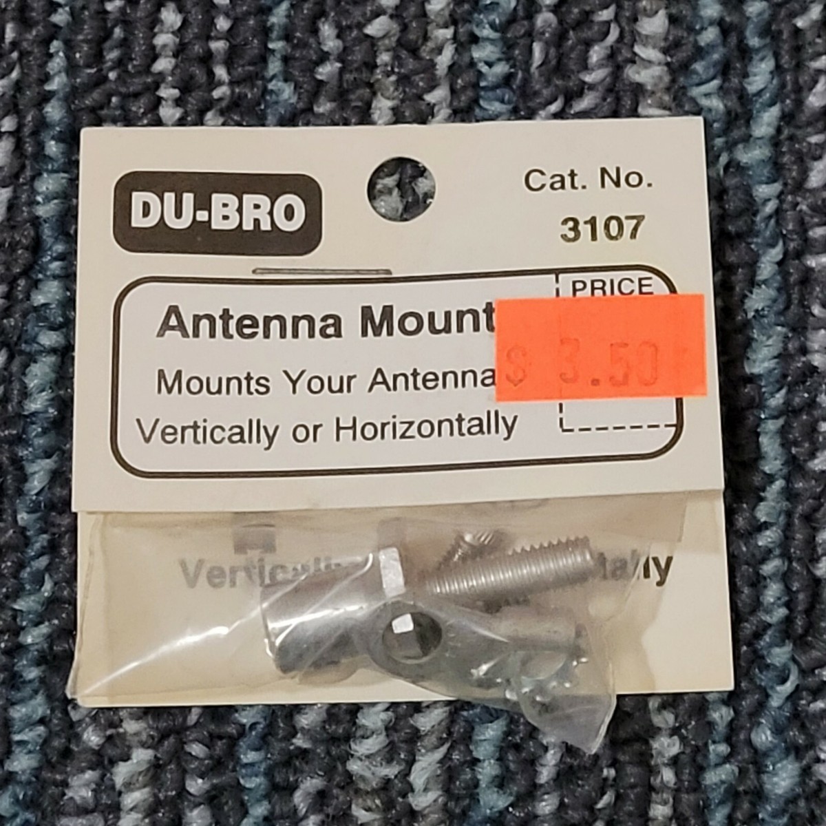 DuBro Antenna Mount Mounts Antennas Vertically or