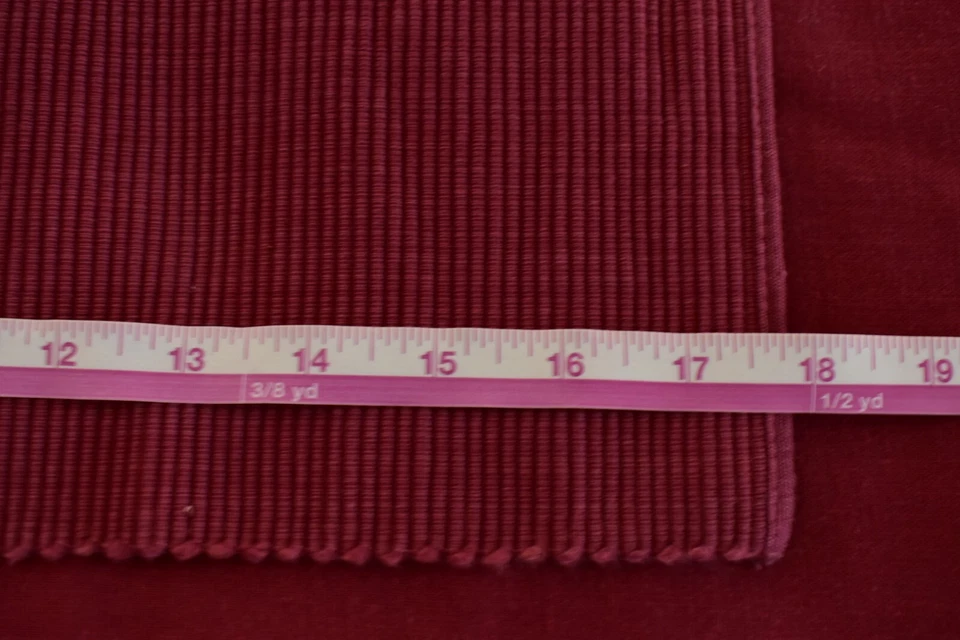 Vtg Cotton Blend Ribbed Placemats Tablecloth Set Wine Maroon Color  - Image 4 of 4