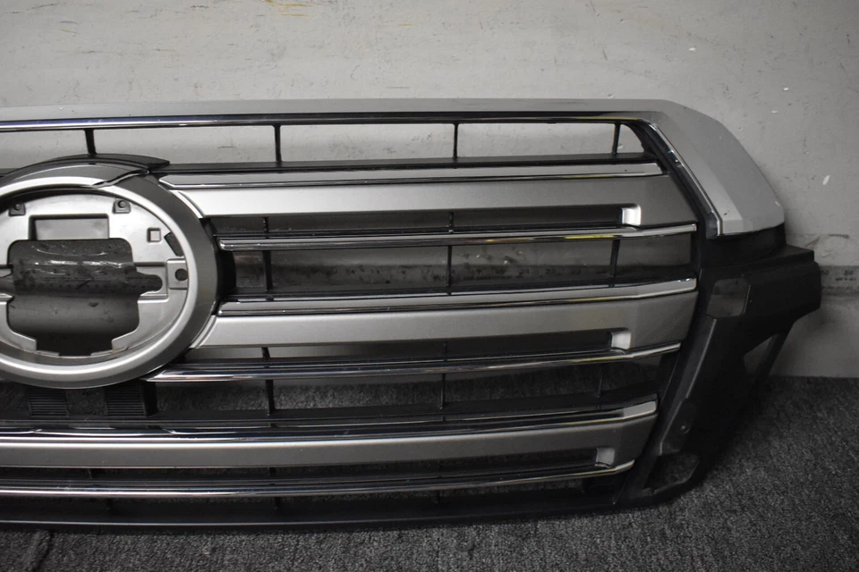 Toyota Land Cruiser 2016-2020 parrilla de fábrica OEM Foto 3 de 4
