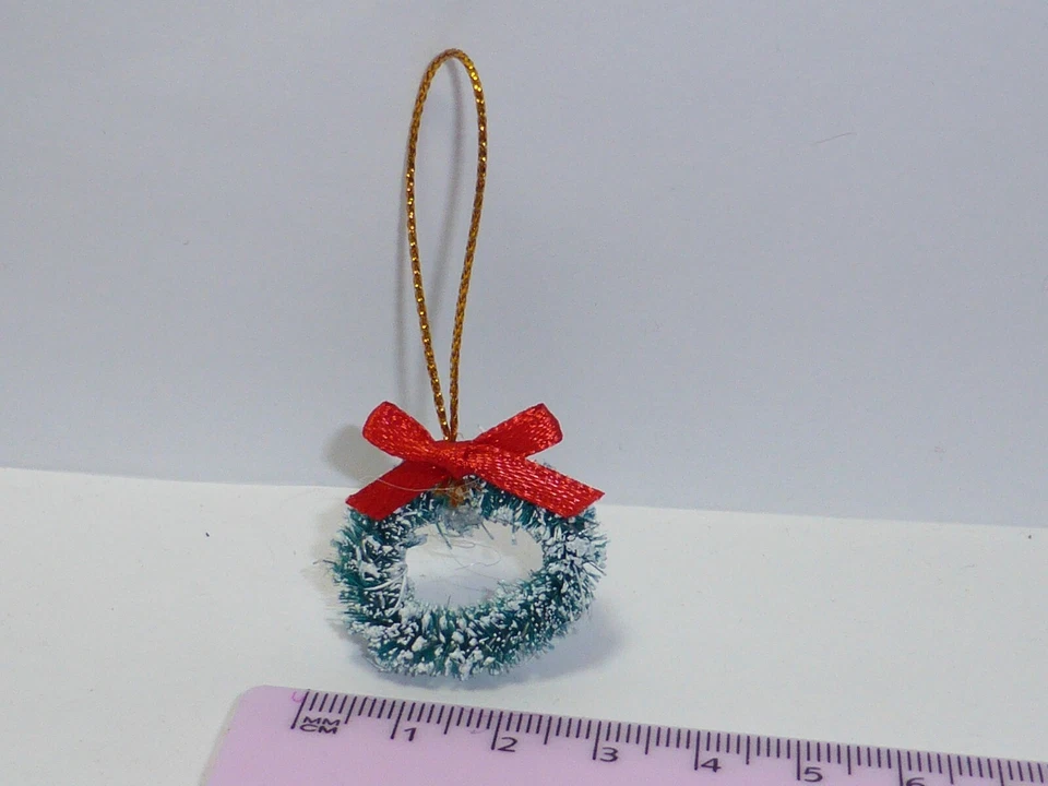 STREET AHEAD Weihnachtskranz b Puppenstube Weihnachtszubehör Kugeln Maßstab 1:12