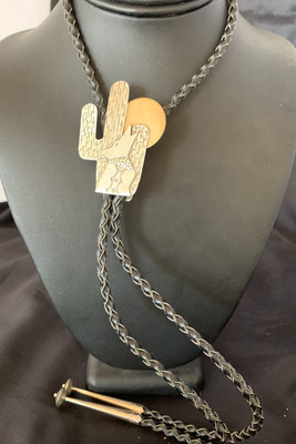 Mens Howling Coyote Moon Navajo Sterling Silver Bolo Tie 12147