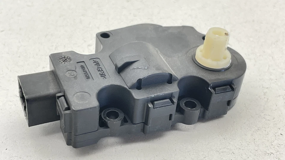 Actuador de motor de aire servomo de aleta AUDI HVAC 2013-2017 OEM #8K0820511D Foto 2 de 4