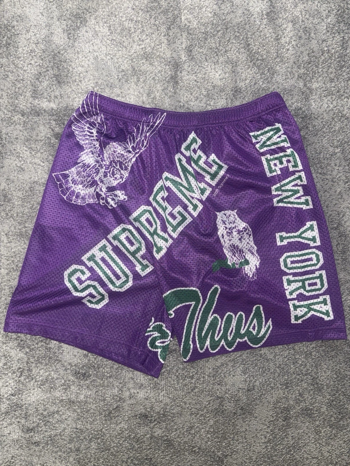Short en maille universitaire suprême « COMMANDE CONFIRMÉE » NEW YORK VIOLET Meduim SS25