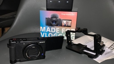 Sony Cyber-shot ZV-1 20,1MP Kompakt Vlog-Kamera - Plus Zubehörpaket